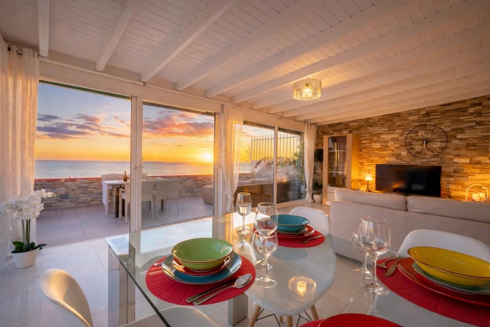 Natural landscape, Living room, Seating area, Dining area, Sea view