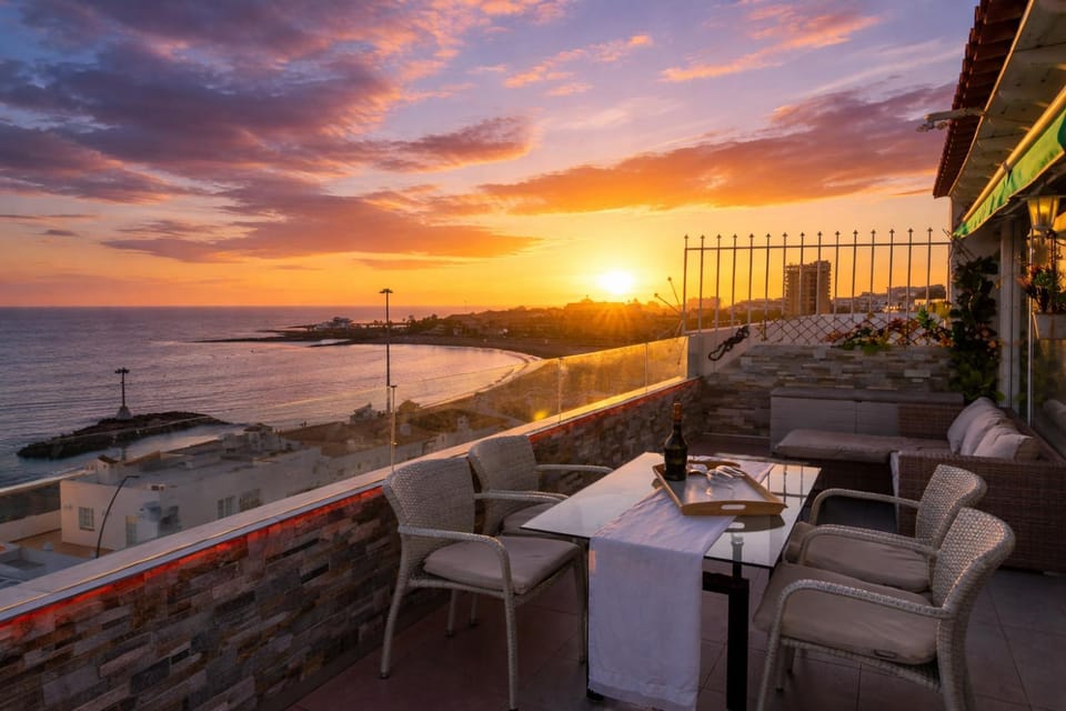 Natural landscape, View (from property/room), Balcony/Terrace, Seating area, Sea view, Sunset