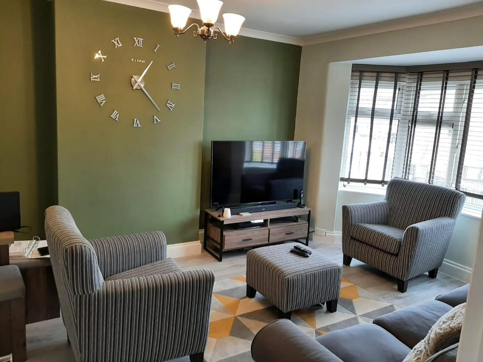 Communal lounge/ TV room, Living room