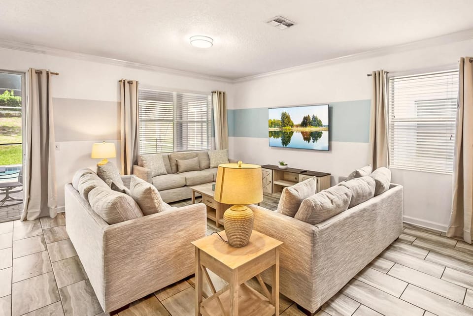 Awesome 9 br home w game room theater theme rms Villa in Four Corners