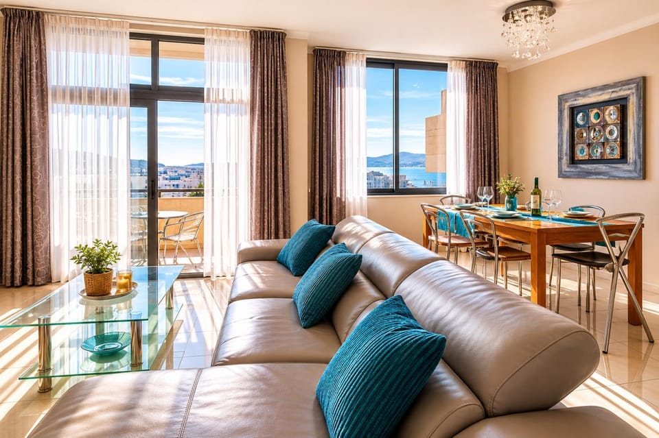 Sunset Seaview Apartment Apartment in Saint Paul's Bay