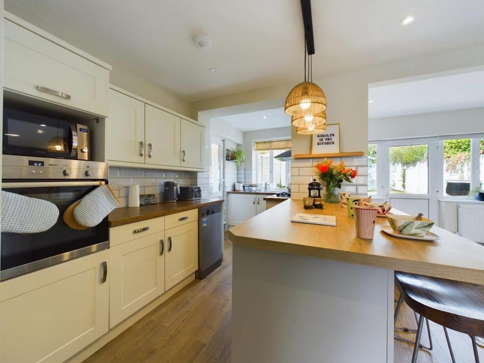 Kitchen or kitchenette, Dining area, dishwasher, minibar, pet friendly, toaster
