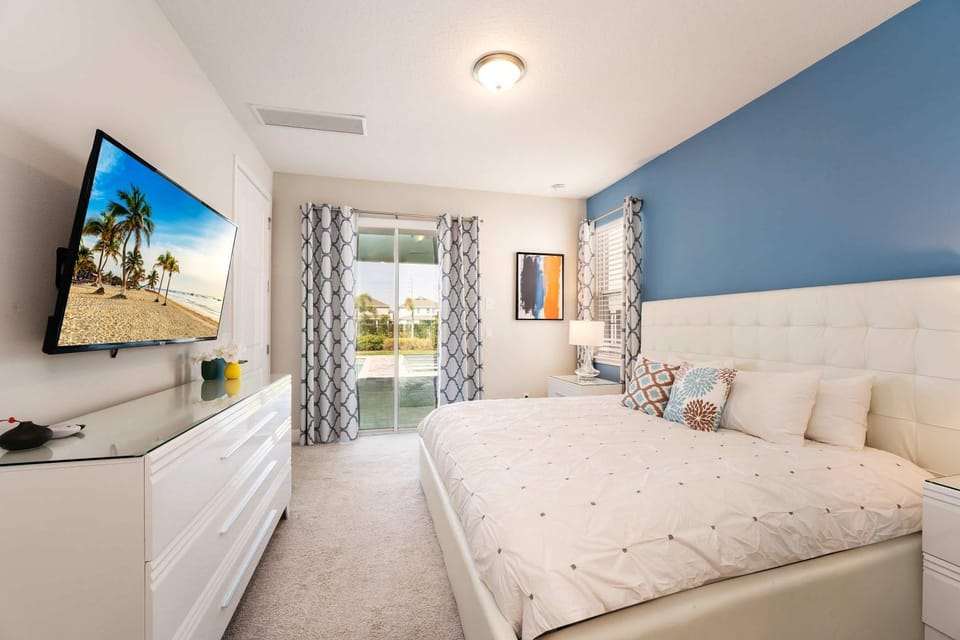 Beautiful 7 br 6 5 bath home w pool movie theater Villa in Four Corners