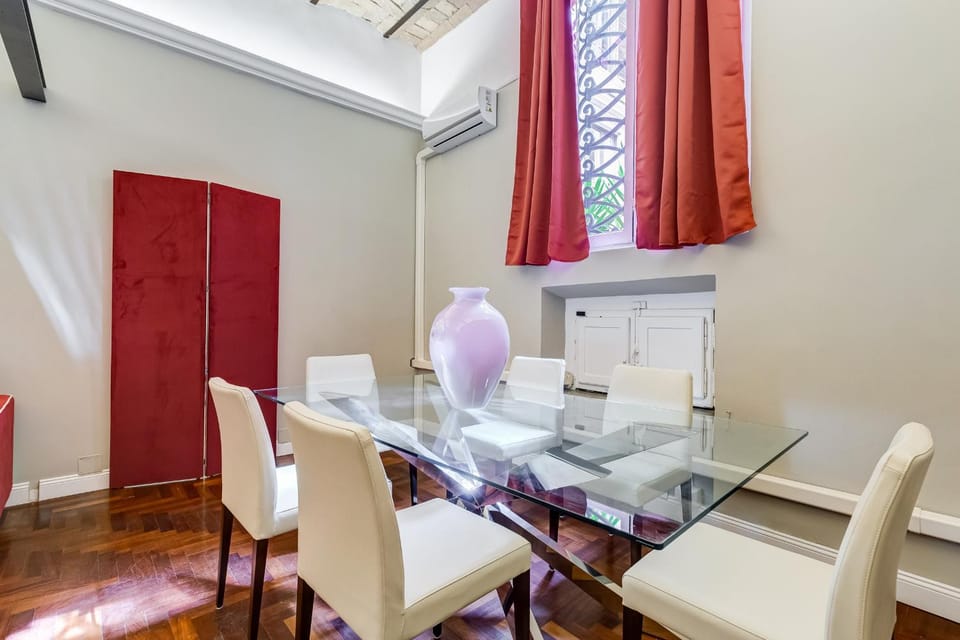 Seating area, Dining area