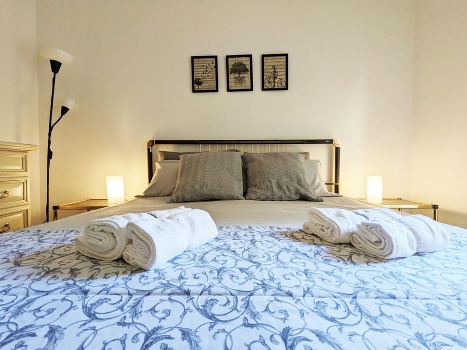 Property building, Restaurant/places to eat, Spring, Bed, Bedroom, Breakfast, heating, heating