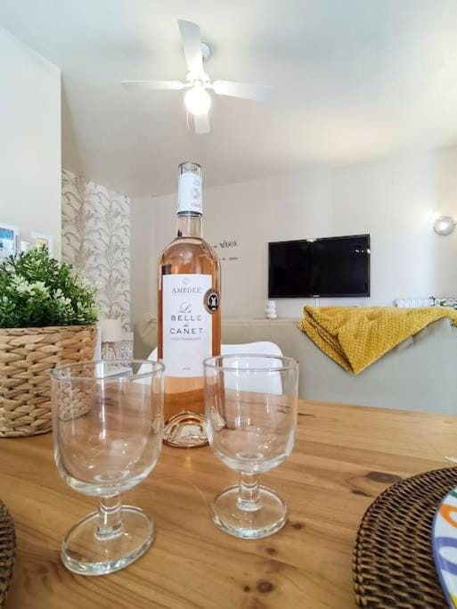 Communal lounge/ TV room, TV and multimedia, Food and drinks