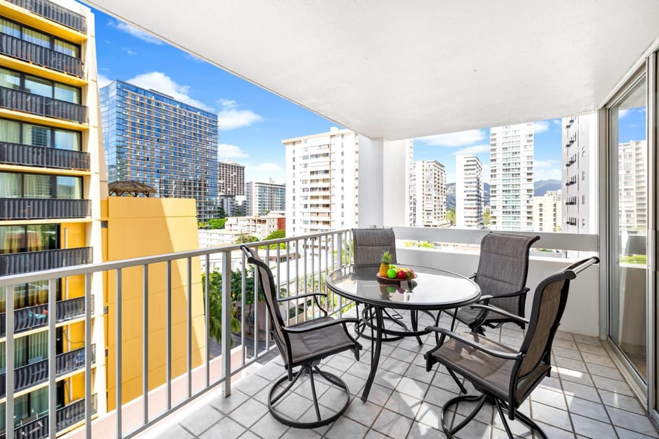 Balcony/Terrace, City view