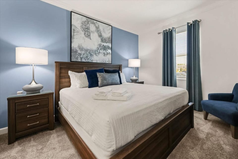 Great 8 br villa w games theater pool by Disney Villa in Kissimmee