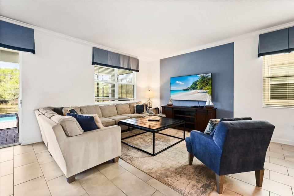 Great 8 br villa w games theater pool by Disney Villa in Kissimmee
