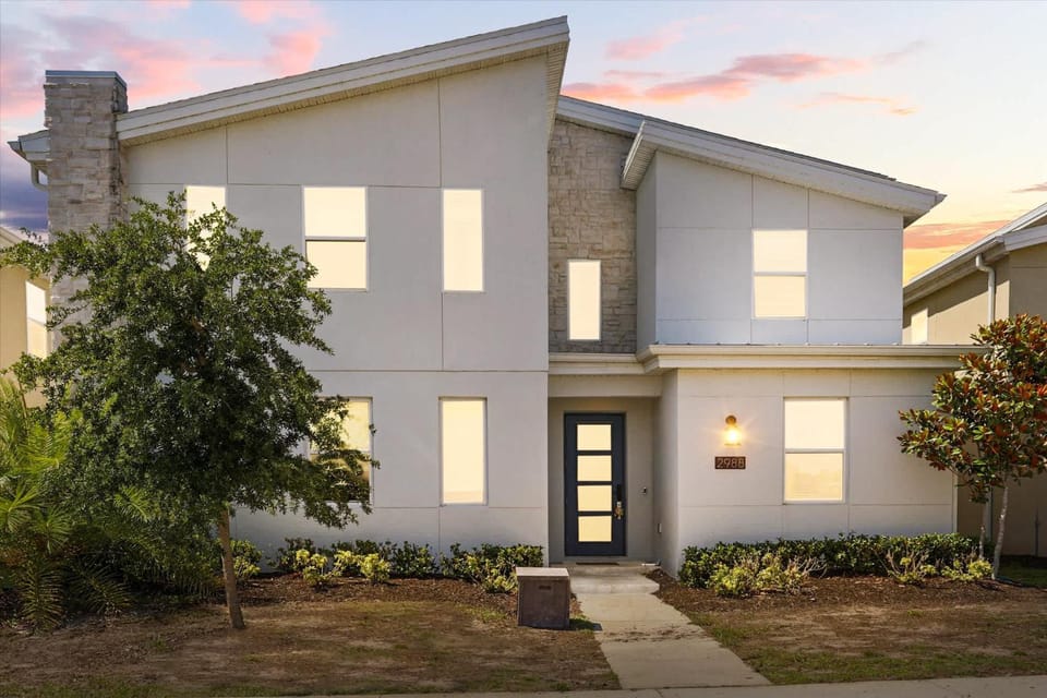 Great 8 br villa w games theater pool by Disney Villa in Kissimmee