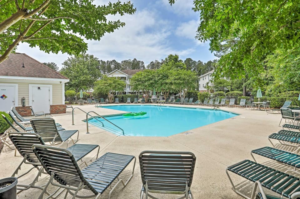 Golf Resort Condo w/ Pool in North Myrtle Beach! House in North Myrtle Beach