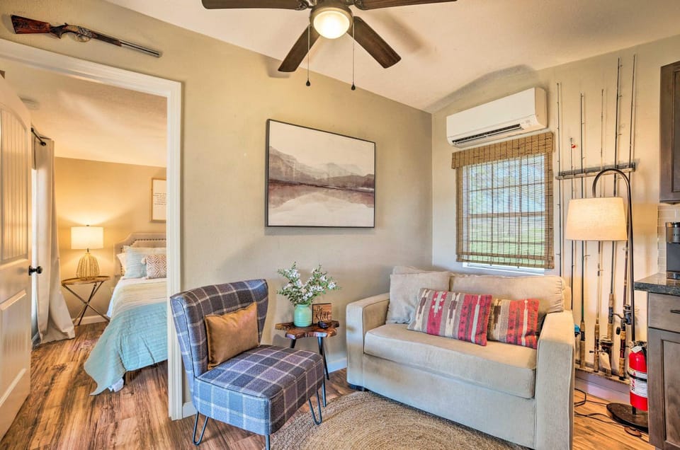 Rooftop Deck + Lake Cabin w/ Swim-Dock Cabin in Lake Conroe