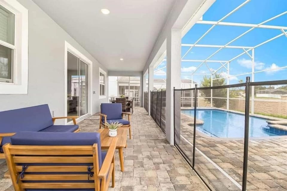 Luxury 9 Bed villa Jungle bedroom w slide gameroom House in Four Corners