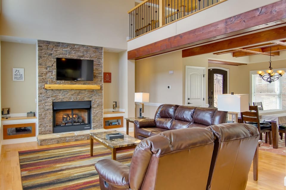 6 Mi to Water! Mtn-View Nebo Lake House w/ Deck House in Tennessee