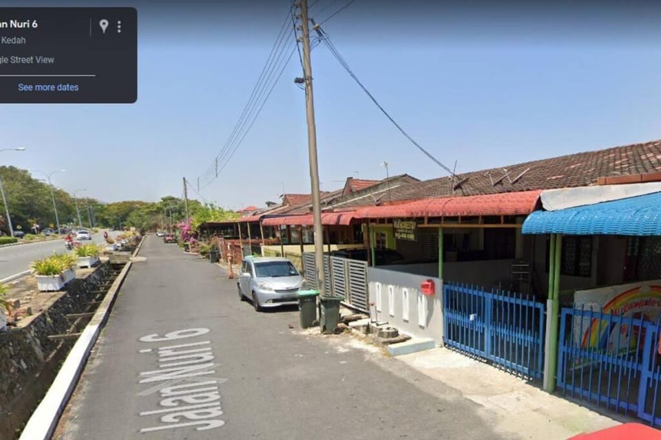 Neighbourhood, Location