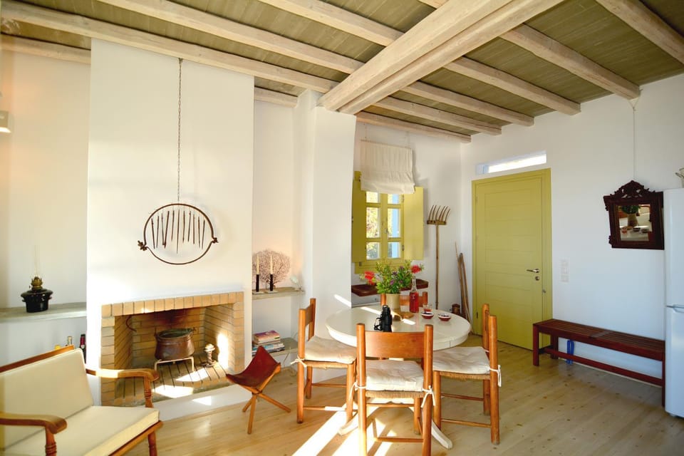 Living room, Seating area, Dining area, flat iron