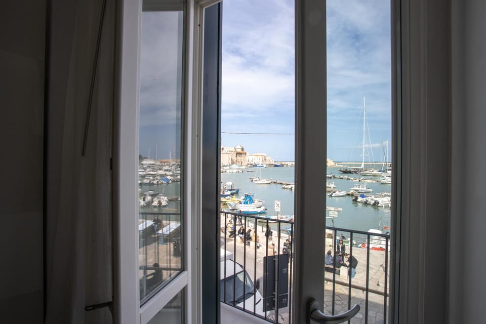 Maison Bleu LUXURY SUITE sul Porto di Trani Apartment in Trani