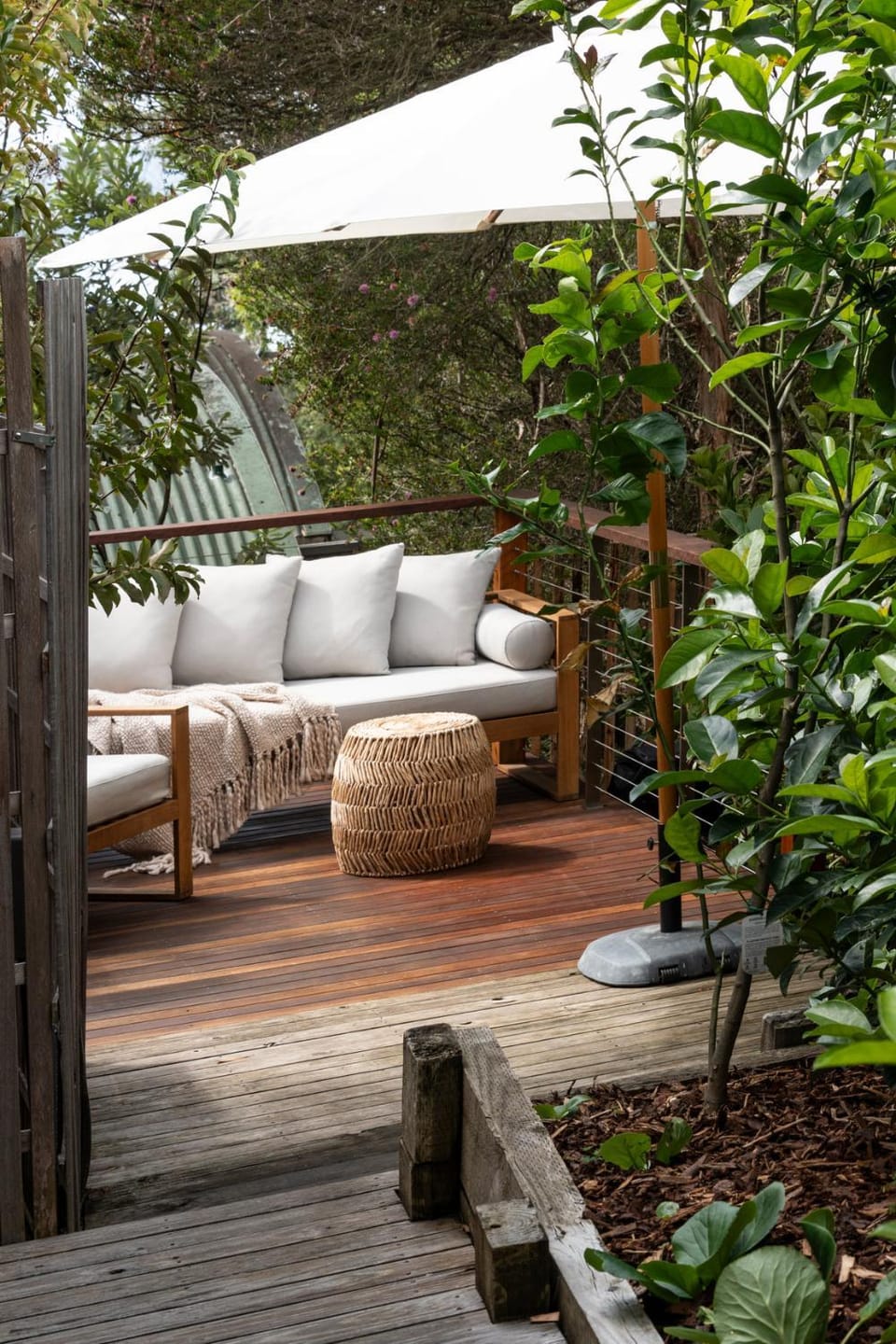 Natural landscape, Garden, Balcony/Terrace, sunbed