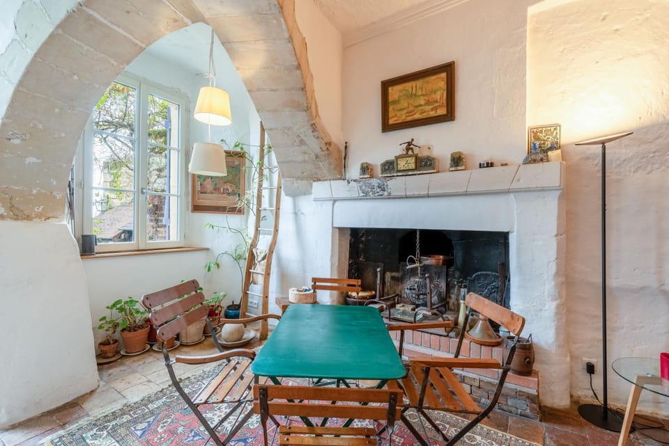 Living room, Seating area, flat iron