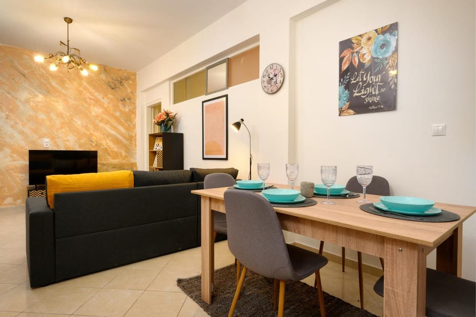 Living room, Photo of the whole room, Dining area