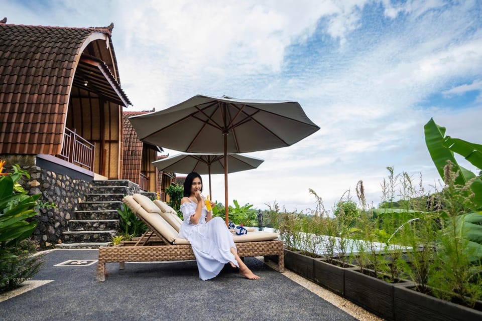 Property building, Patio, Day, People, Natural landscape, Garden, View (from property/room), Balcony/Terrace, Guests, Garden view, group of guests