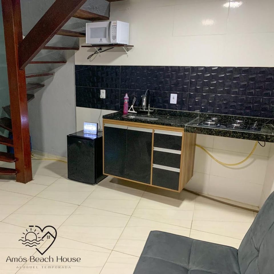 Kitchen or kitchenette, minibar, stove