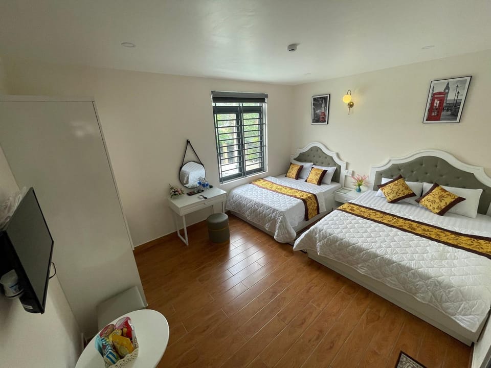 TV and multimedia, Photo of the whole room, Bedroom, hair dresser