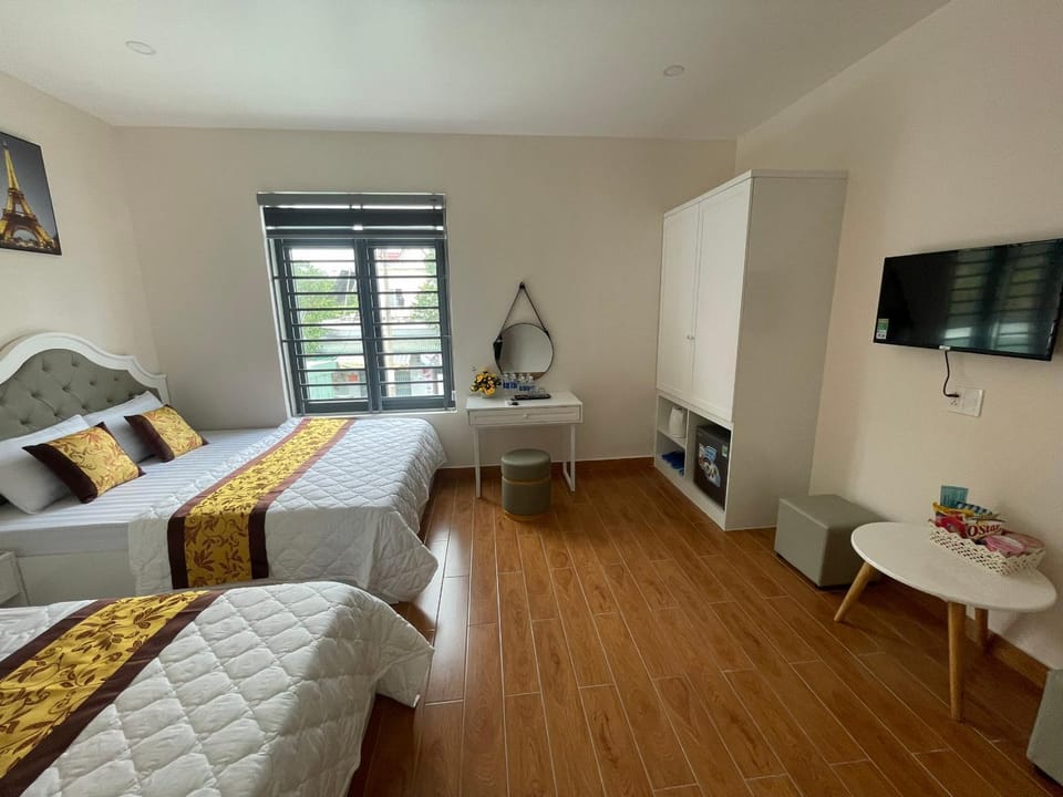 Bed, Seating area, Bedroom, Quiet street view, hair dresser