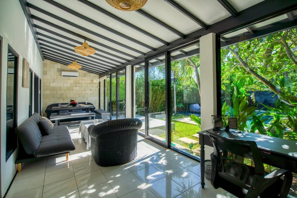 Seating area, Dining area