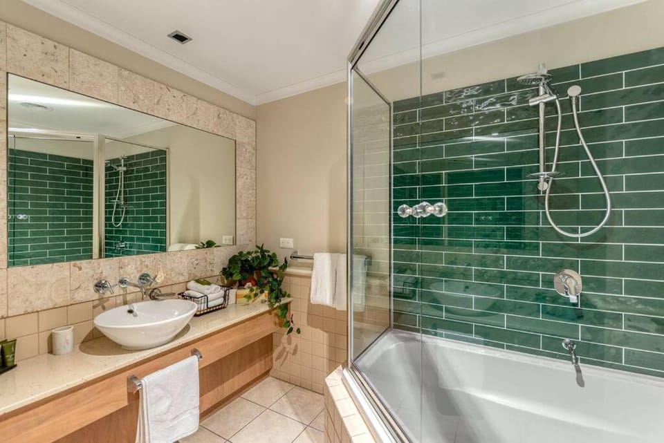 The lookout Lux Spa, Heart of Port Douglas MK Apartment in Port Douglas