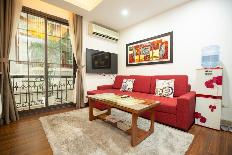 Communal lounge/ TV room, TV and multimedia, Seating area, Dining area, air conditioner
