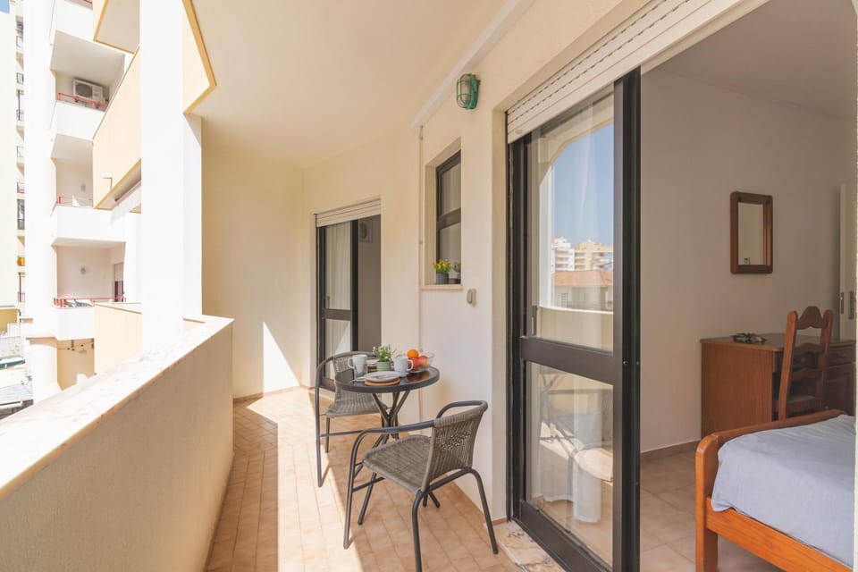 Patio, Bed, Balcony/Terrace, Seating area, Dining area, Bedroom