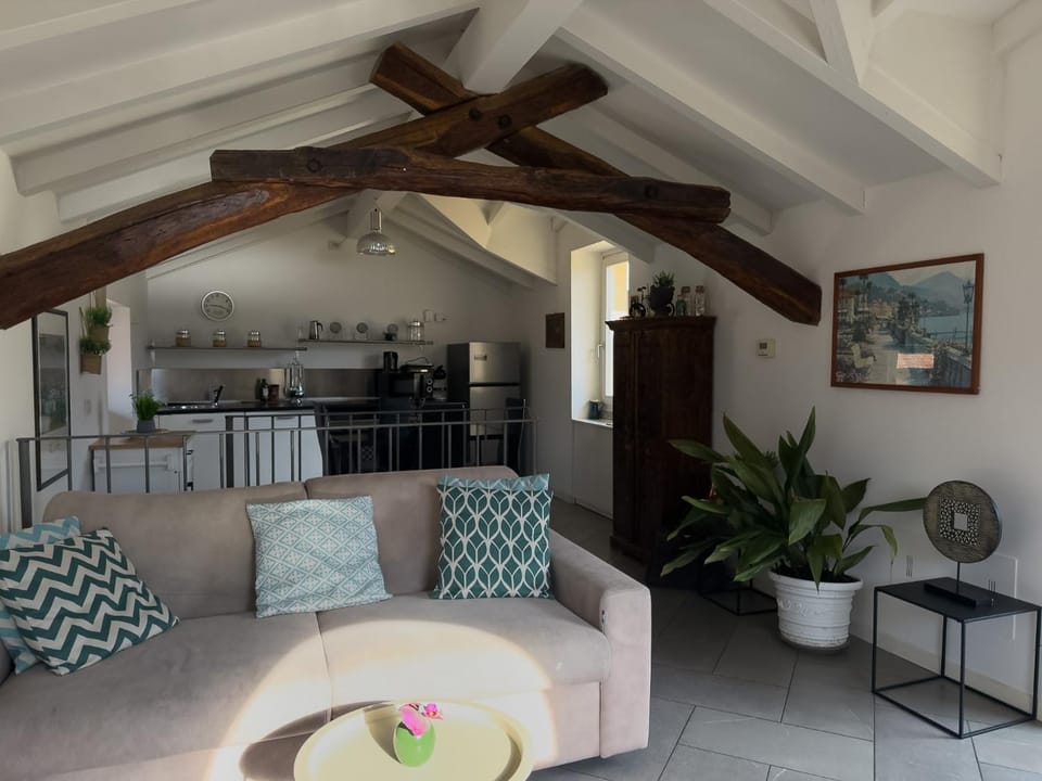 Skyway apartment with private lake view terrace Apartment in Bellagio