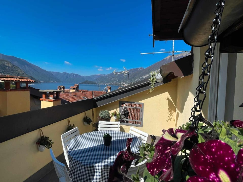 Skyway apartment with private lake view terrace Apartment in Bellagio