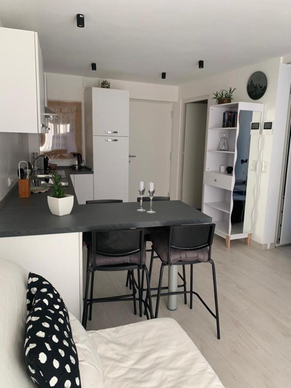 Seating area, Dining area