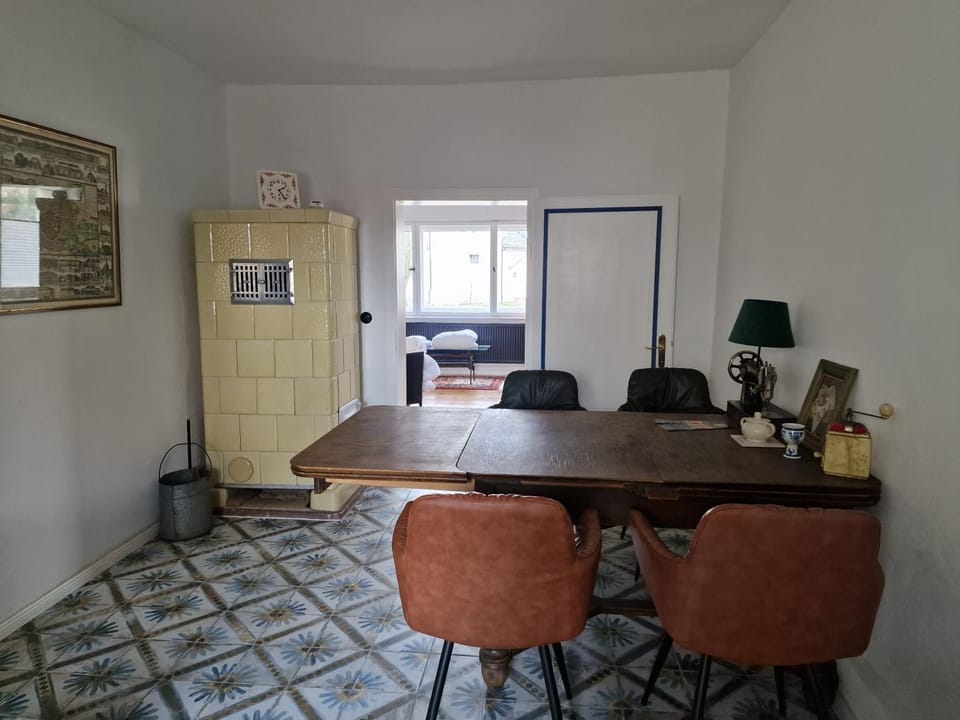 Kitchen or kitchenette, Seating area, Dining area, hair dresser