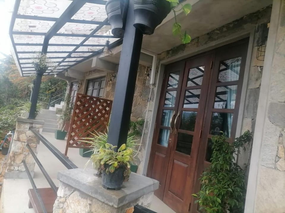 The black stone Bed and Breakfast in Ella