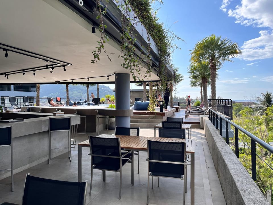Restaurant/places to eat, Restaurant/places to eat, Natural landscape, View (from property/room), Lounge or bar, Banquet/Function facilities, Sea view