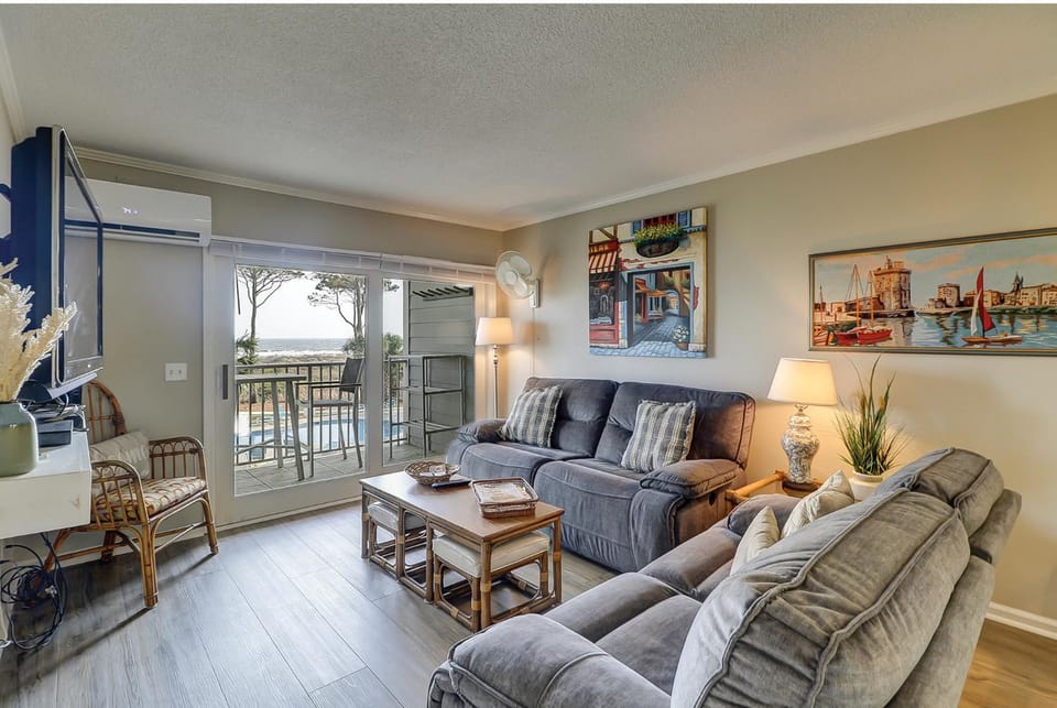 Master Bed w K Guest room w double bed & Bunk Beds Bikes & Beach Gear included House in South Forest Beach