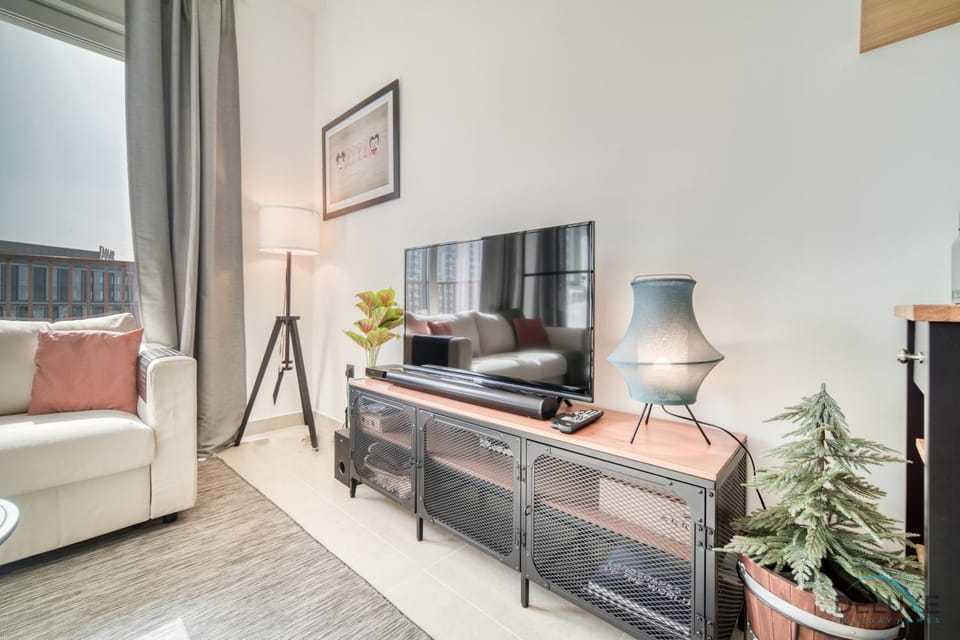 TV and multimedia, Living room, Photo of the whole room, Seating area, Evening entertainment