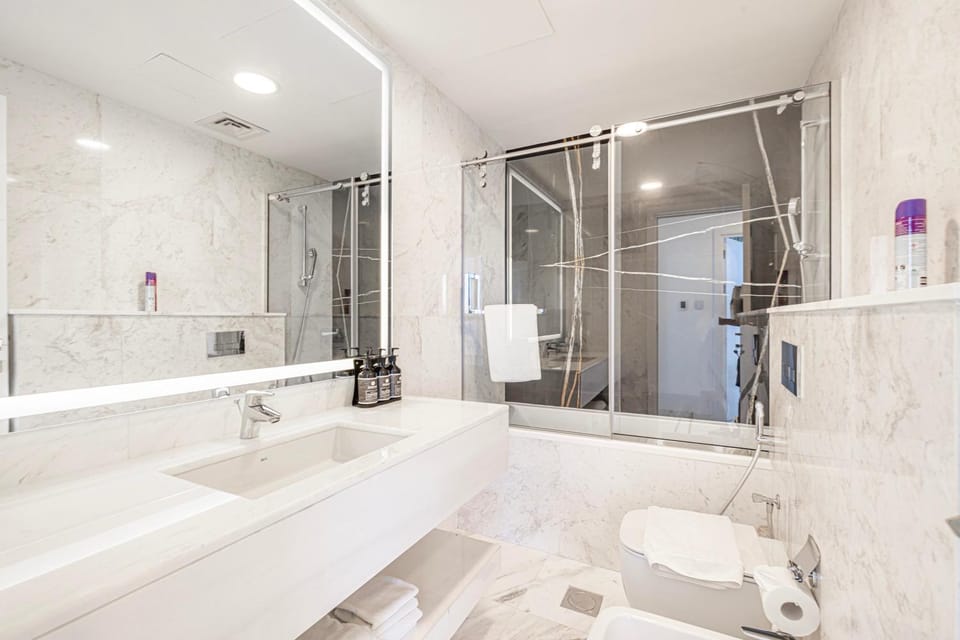 Upgraded Two Bedroom Apartment in Marina Apartment in Dubai