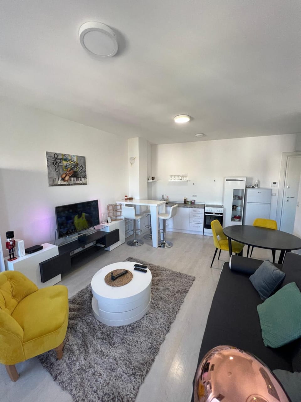 TV and multimedia, Seating area