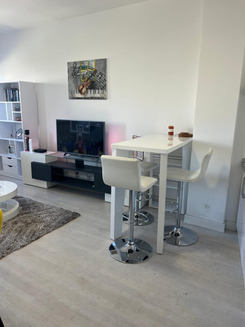 TV and multimedia, Seating area