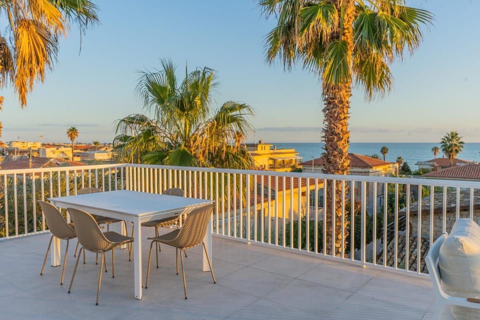 View (from property/room), Balcony/Terrace, Sea view