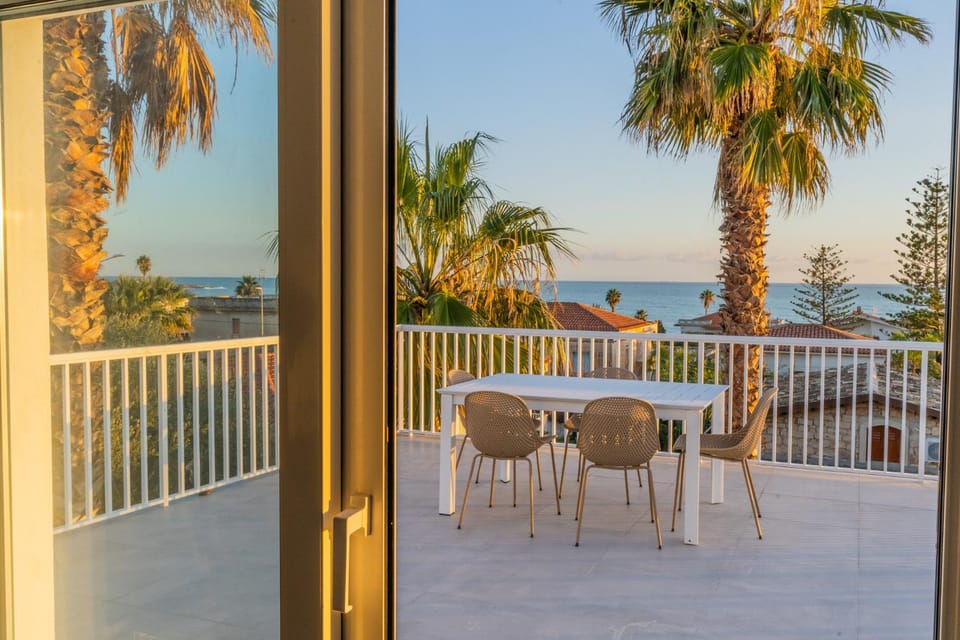 View (from property/room), Balcony/Terrace, Sea view