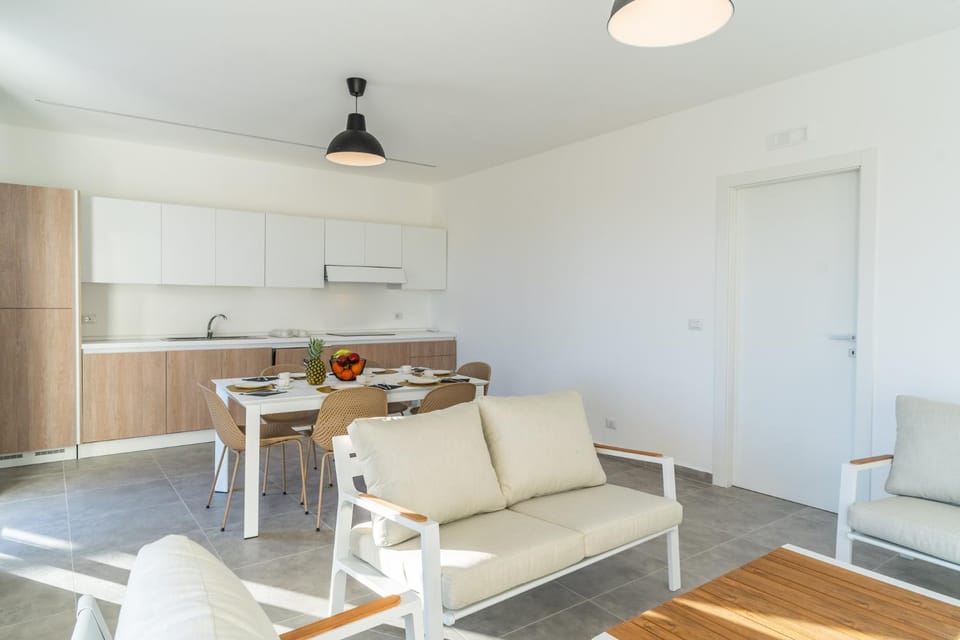 Kitchen or kitchenette, Living room, Seating area, Dining area