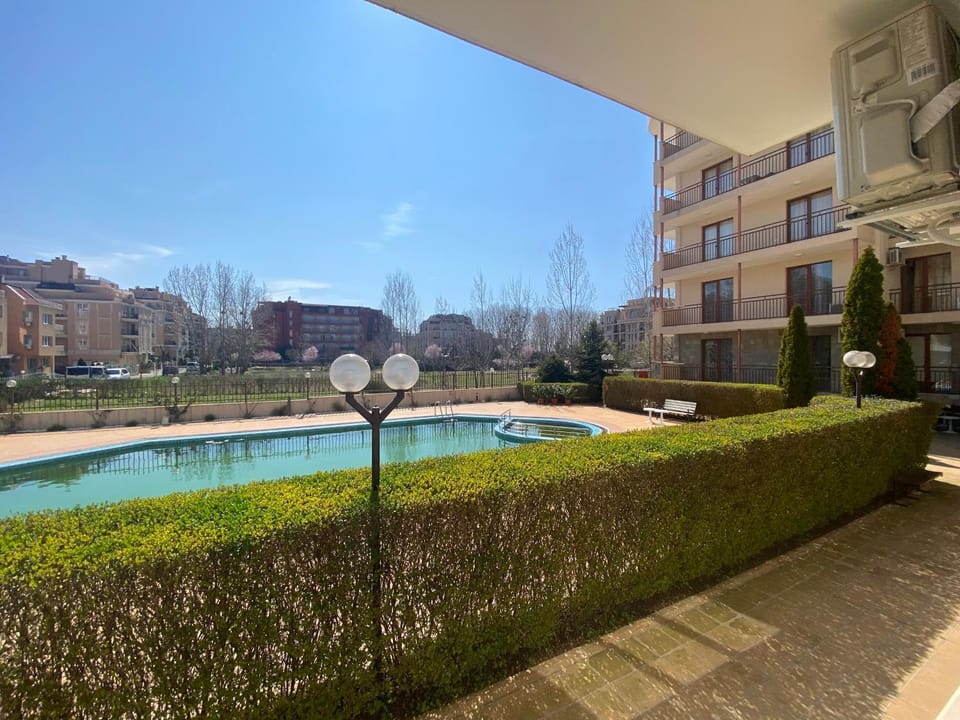 Property building, Spring, Day, Natural landscape, Garden, Garden view, Pool view, Swimming pool, sunbed