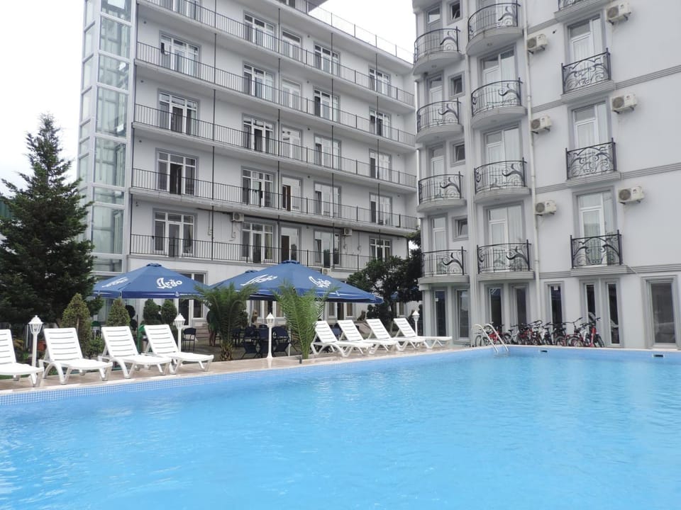 Property building, Day, Pool view, Swimming pool, sunbed