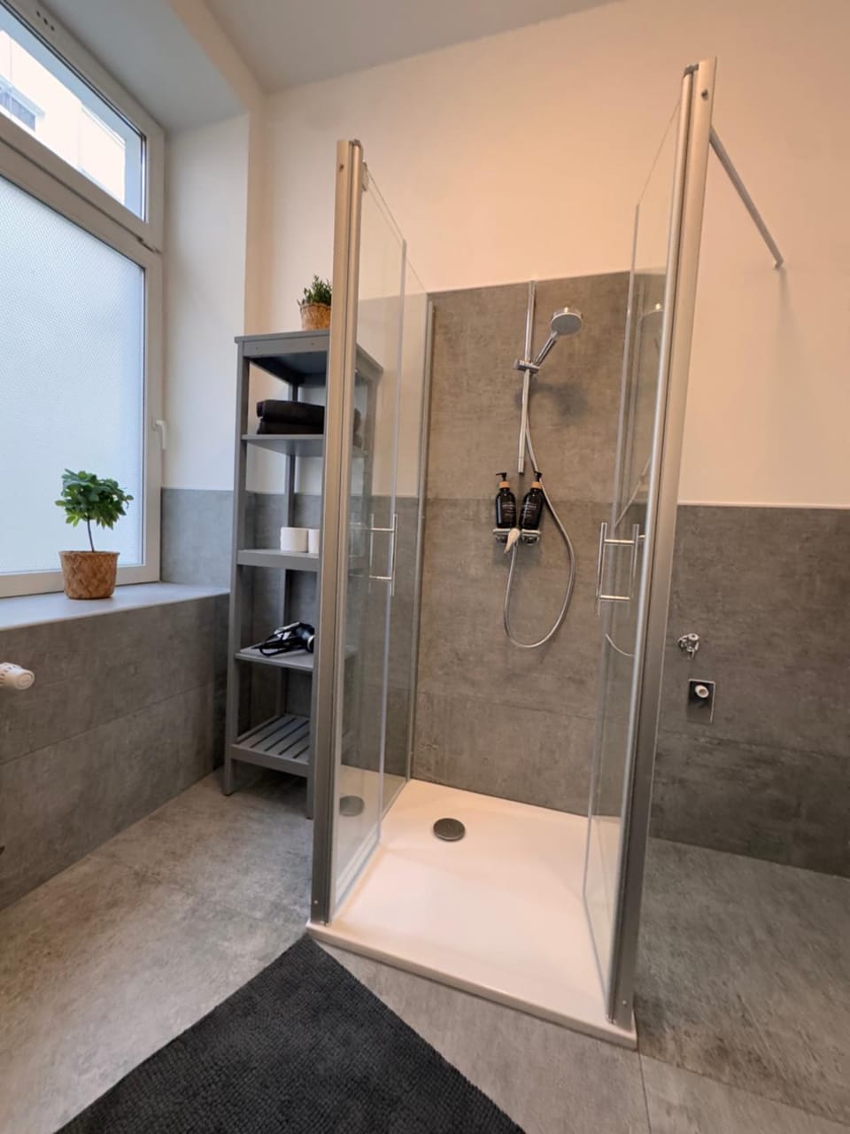 Studio Apartment im Zentrum mit Parkplatz & neuem Badezimmer Apartment in Magdeburg