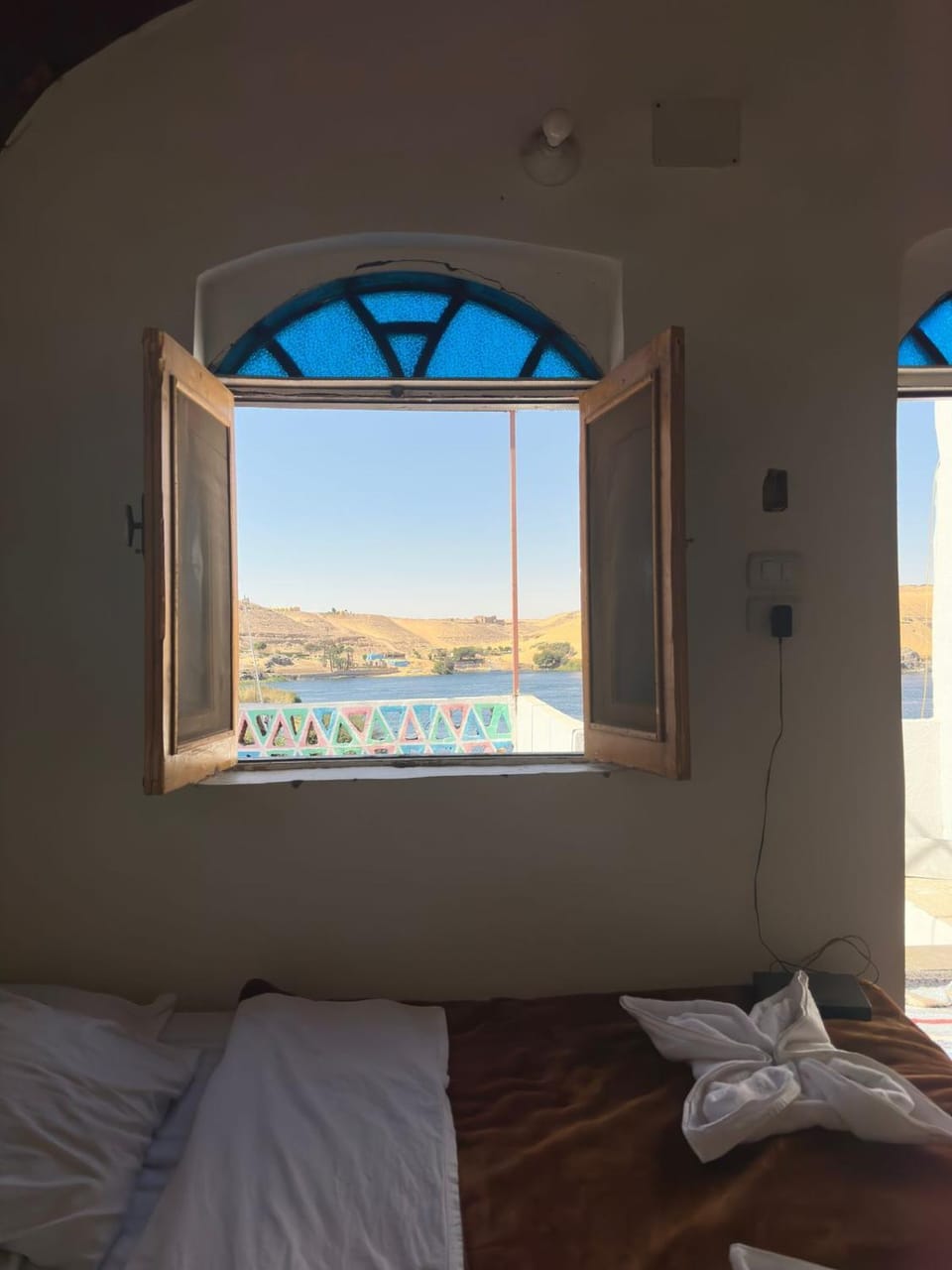 Bed, Natural landscape, Photo of the whole room, Bedroom, River view, towels